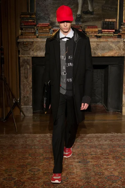 Look 32